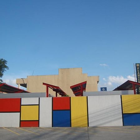 Hotel V Angeles Exterior foto